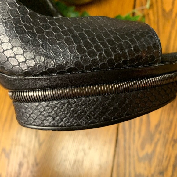 Vince Camuto Heels Platform Pumps Black Snakeskin - Picture 4 of 5